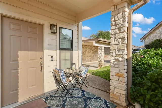 $2,300 | 2201 Lakeway Boulevard, Unit 20, Lakeway, TX 78734