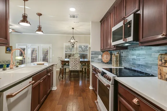 $2,300 | 2201 Lakeway Boulevard, Unit 20, Lakeway, TX 78734