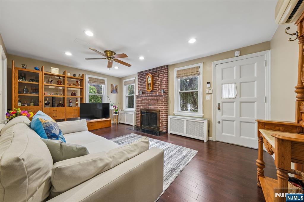 453 Fort Lee Road Leonia, NJ 07605 - Photo 2 of 25