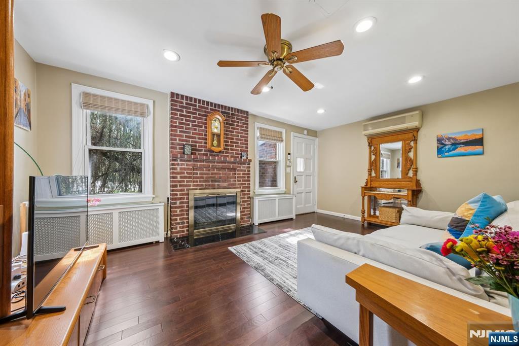 453 Fort Lee Road Leonia, NJ 07605 - Photo 3 of 25