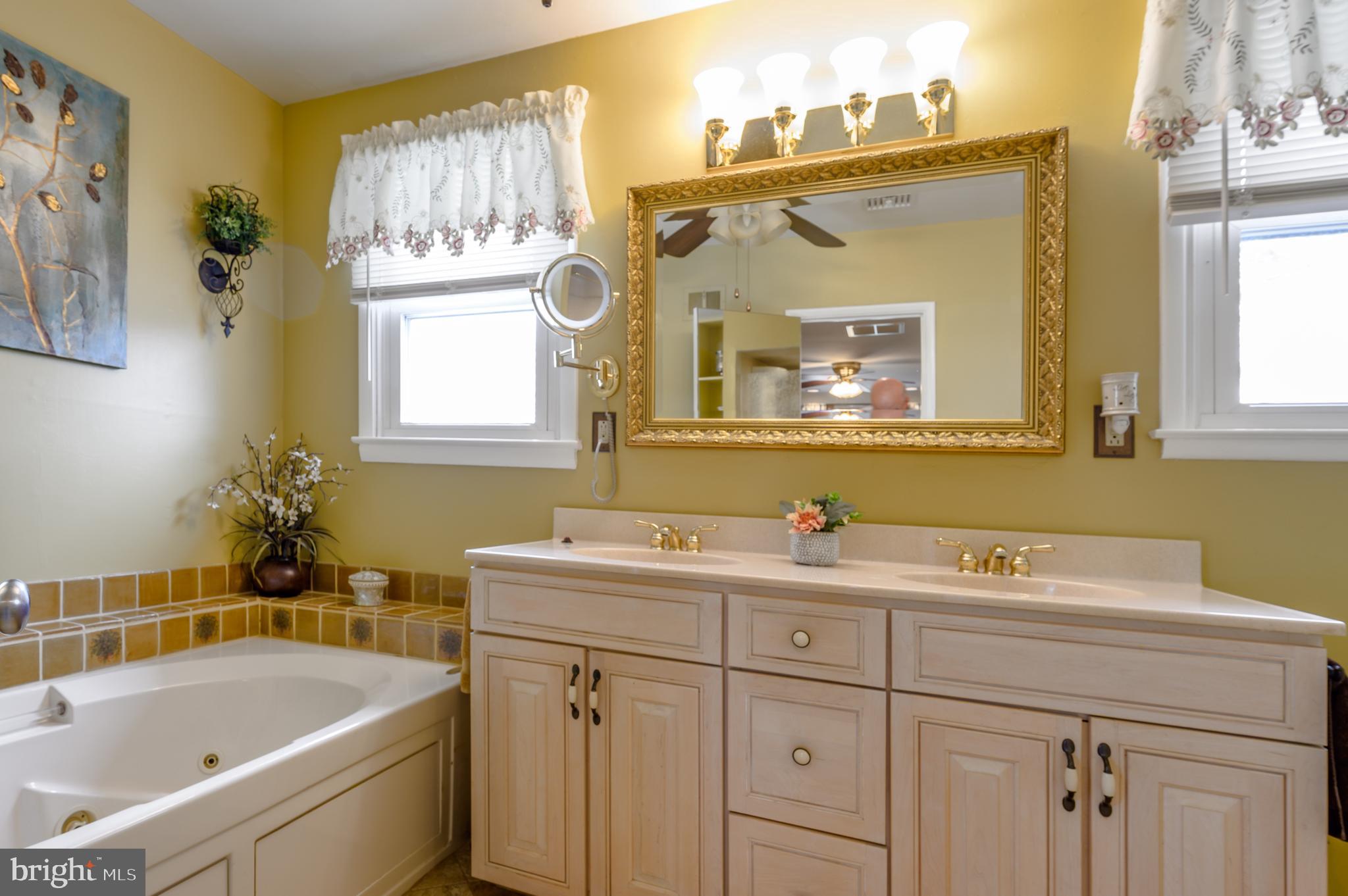 1087 Roberts Road Warminster, PA 18974 - Photo 30 of 43 Primary Bathroom