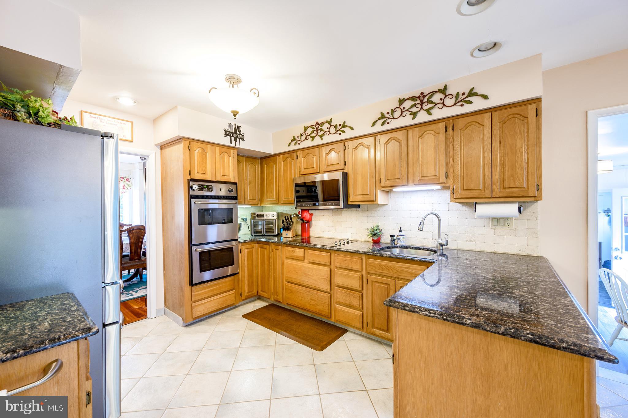 1087 Roberts Road Warminster, PA 18974 - Photo 3 of 43 Kitchen