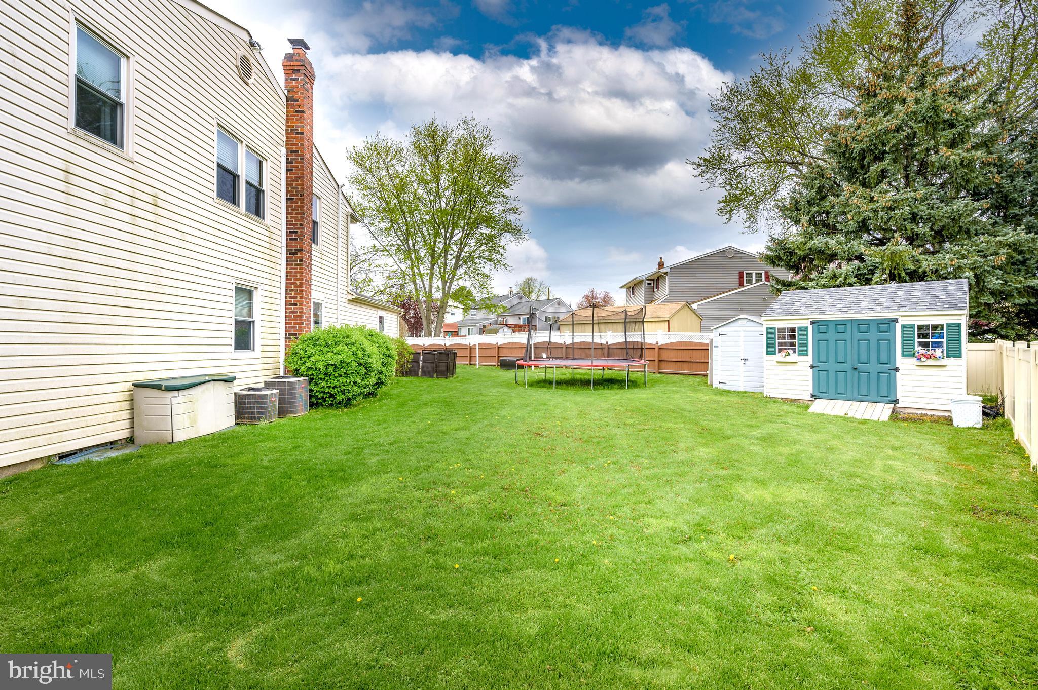 1087 Roberts Road Warminster, PA 18974 - Photo 38 of 43 Side Yard