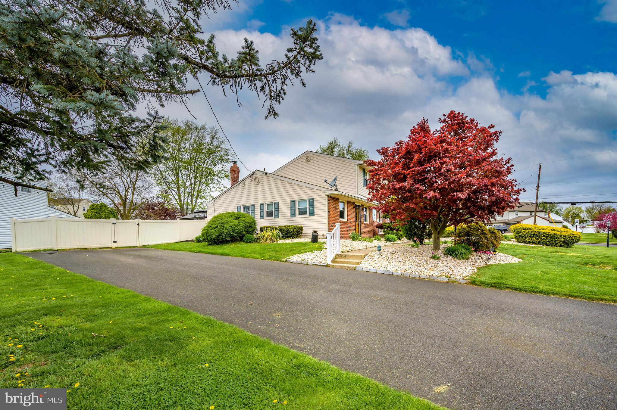 1087 Roberts Road Warminster, PA 18974 - Photo 42 of 43 Driveway and Garage