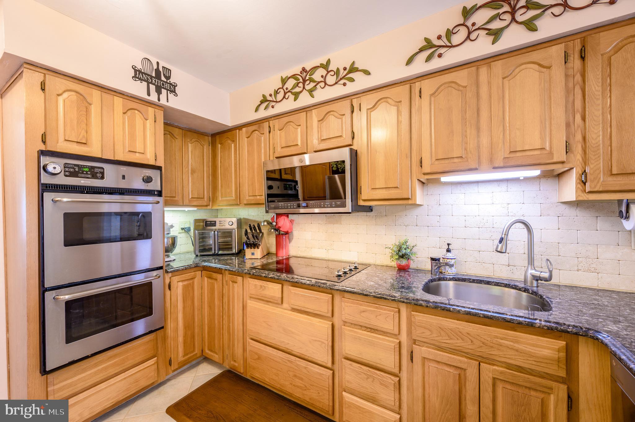 1087 Roberts Road Warminster, PA 18974 - Photo 5 of 43 Kitchen