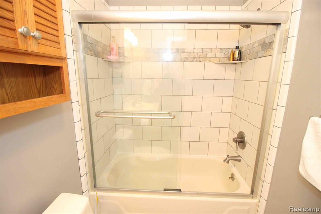 18529 Snow Road Fraser, MI 48026 - Photo 20 of 27