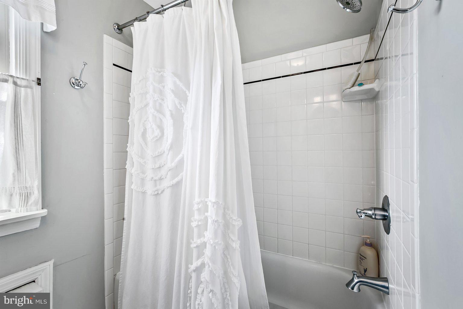 620 Overbrook Road Baltimore, MD 21212 - Photo 44 of 53 a bathroom with a shower