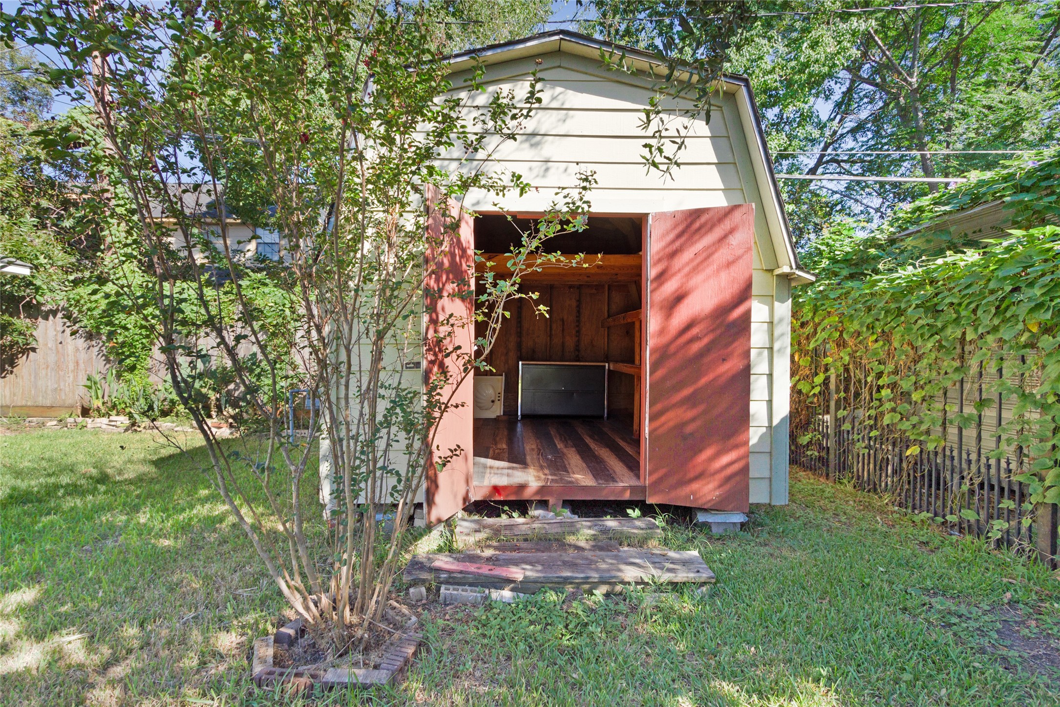 7119 Quince Street Houston, TX 77087 - Photo 6 of 25