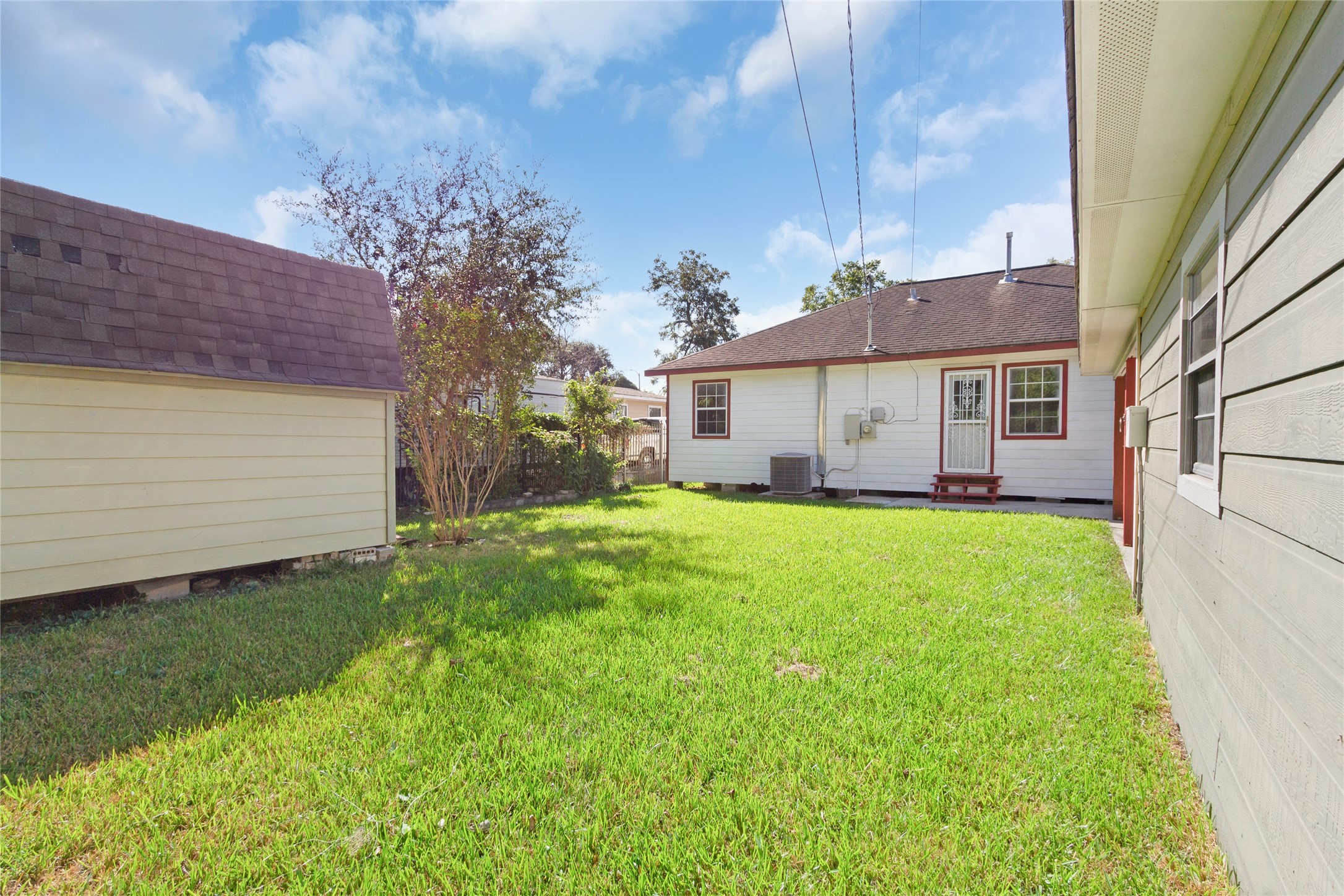7119 Quince Street Houston, TX 77087 - Photo 7 of 25
