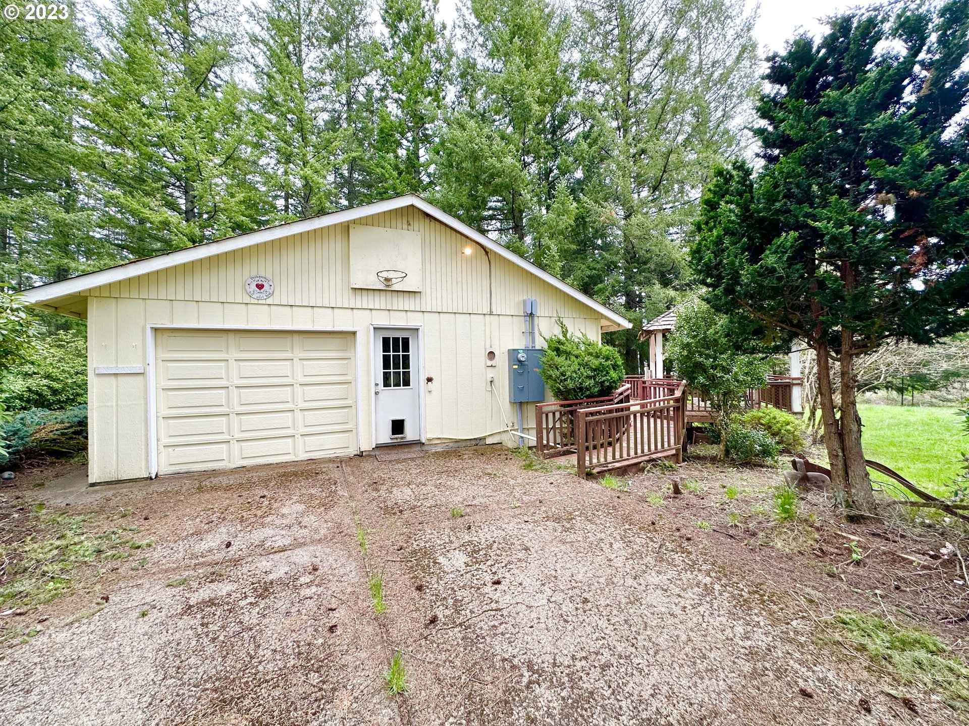 27186 South Horner Road Estacada, OR 97023 - Photo 1 of 4 a view of a house with a yard and large tree