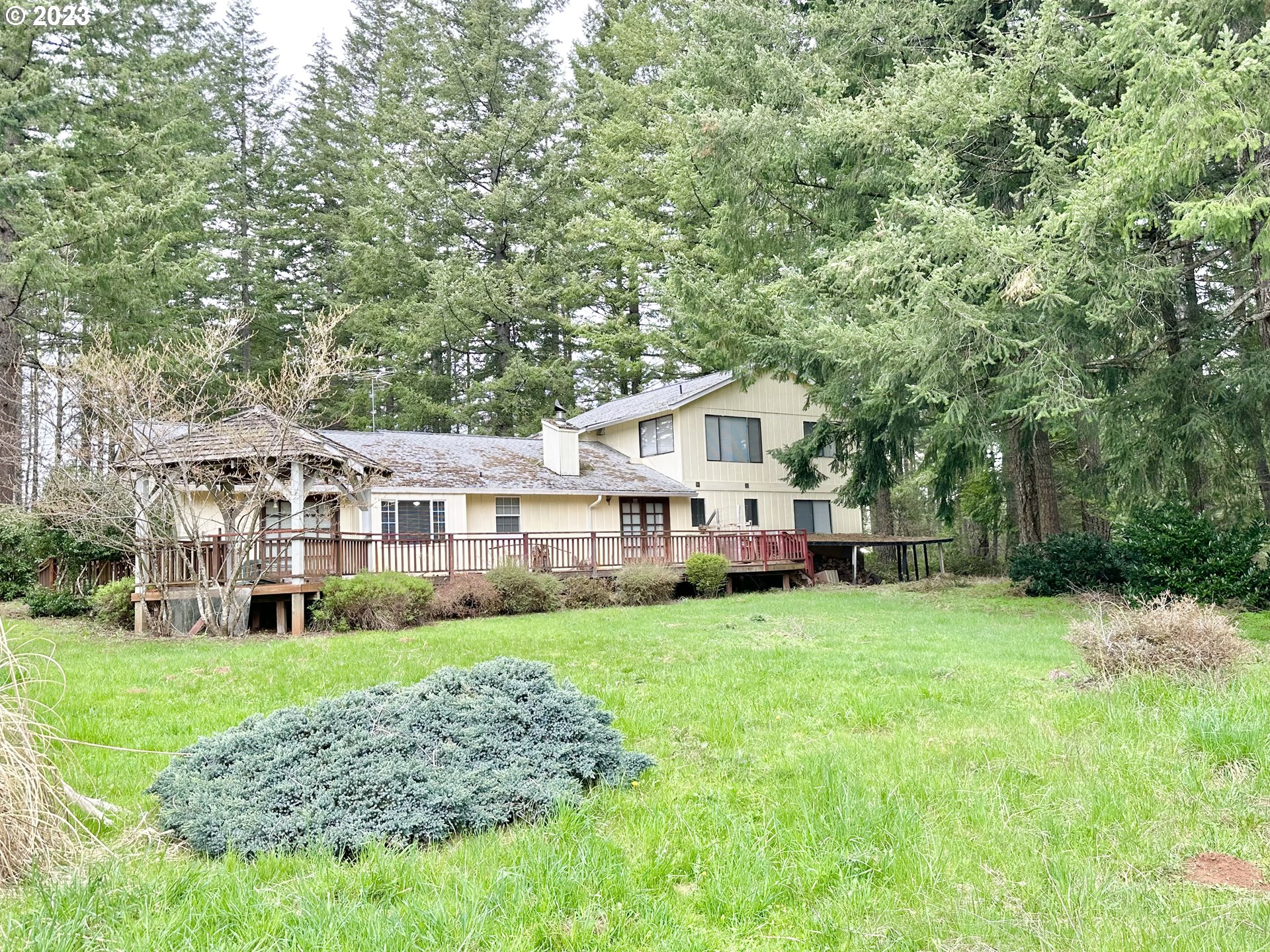 27186 South Horner Road Estacada, OR 97023 - Photo 2 of 4 a front view of a house with a yard porch and green space