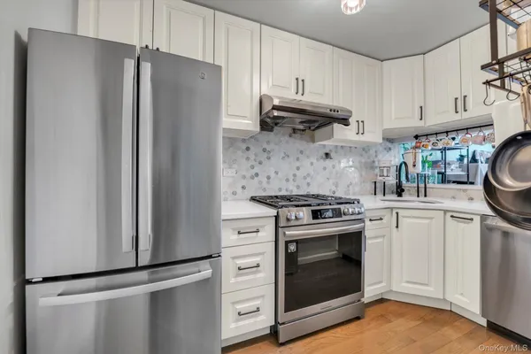 $779,000 | 239 Oak Park Drive, Unit 7B | Douglaston