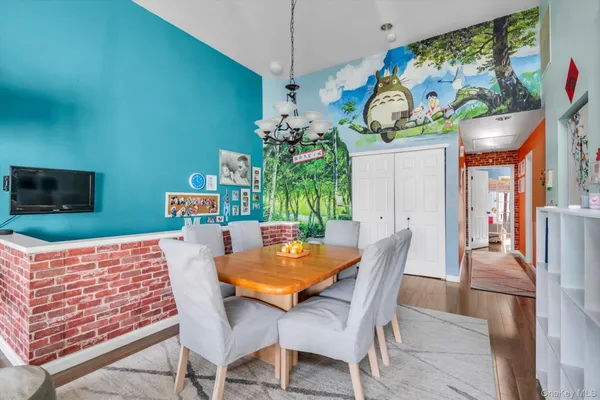 $779,000 | 239 Oak Park Drive, Unit 7B | Douglaston