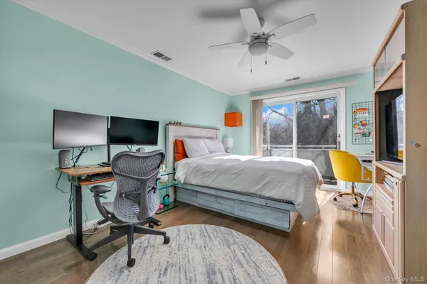 $779,000 | 239 Oak Park Drive, Unit 7B | Douglaston