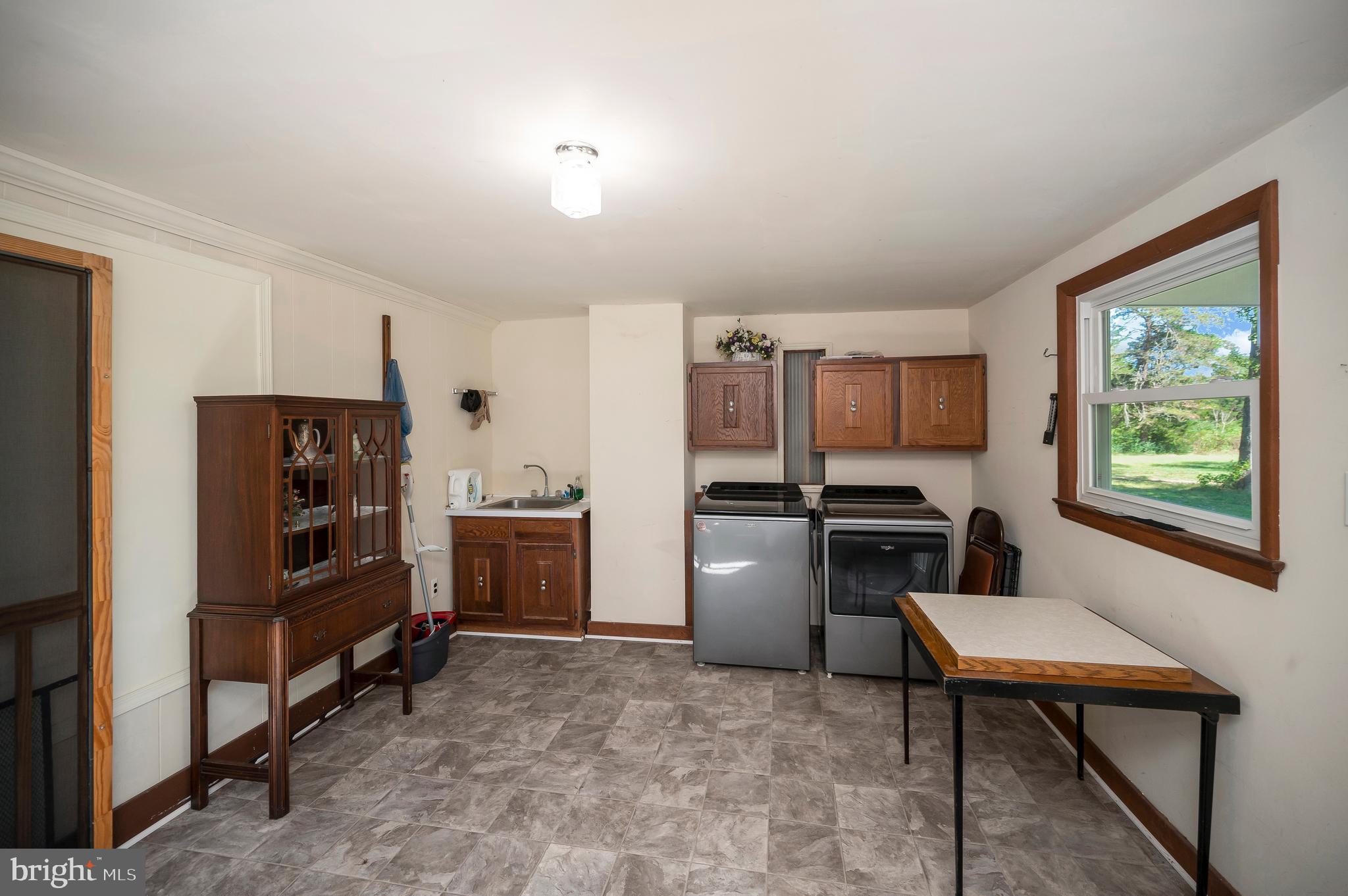 31934 Indiantown Road Locust Grove, VA 22508 - Photo 26 of 60 a kitchen with refrigerator cabinets and furniture