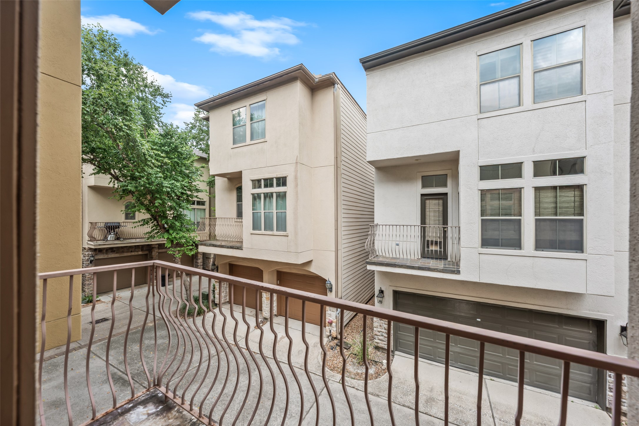562 Bomar Street Houston, TX 77006 - Photo 2 of 28