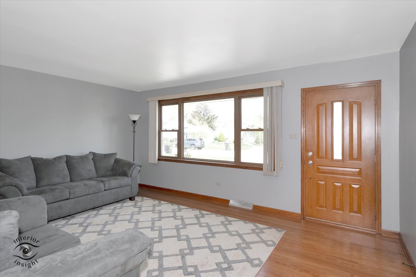 10536 Sycamore Drive Chicago Ridge, IL 60415 - Photo 3 of 25 Gallery Image 3