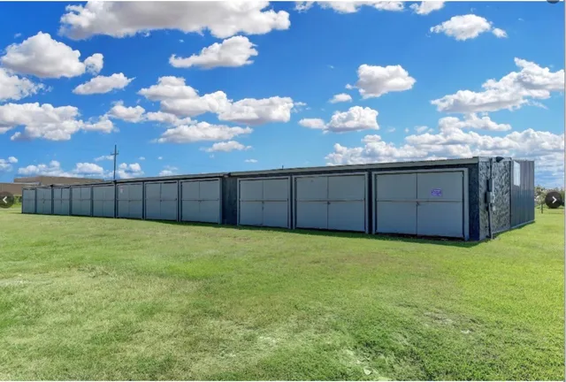 a view of a water fountain