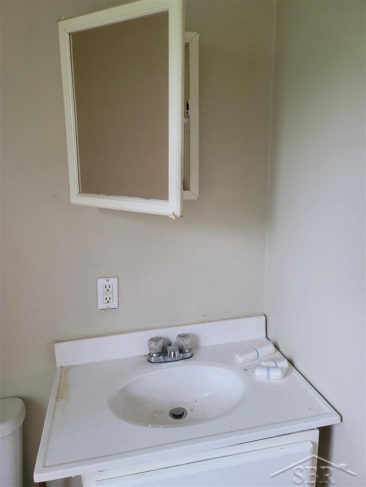 2745 Ruckle Street Saginaw, MI 48601 - Photo 11 of 23 Bathroom