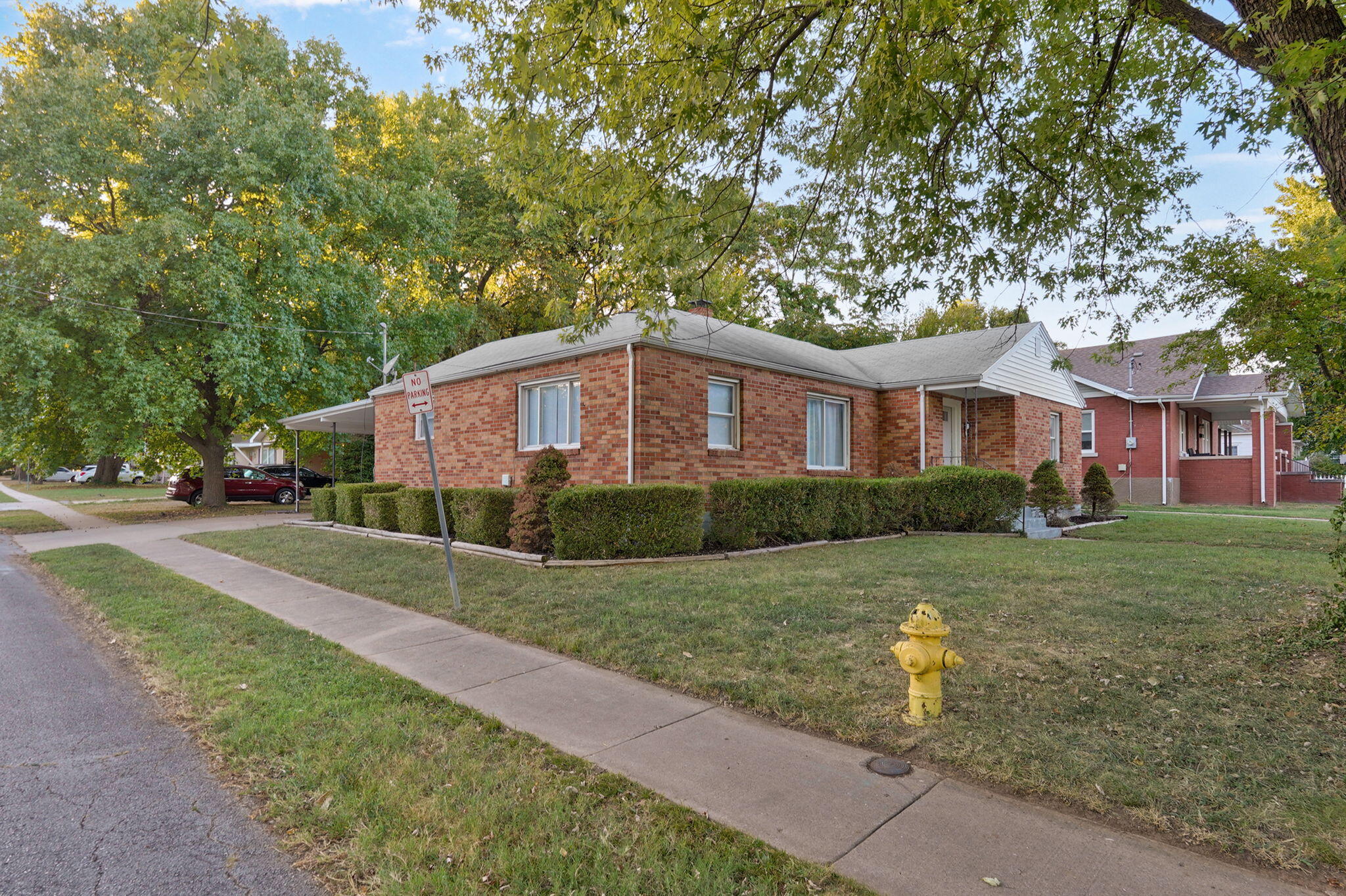 637 S Kickapoo Ave-4