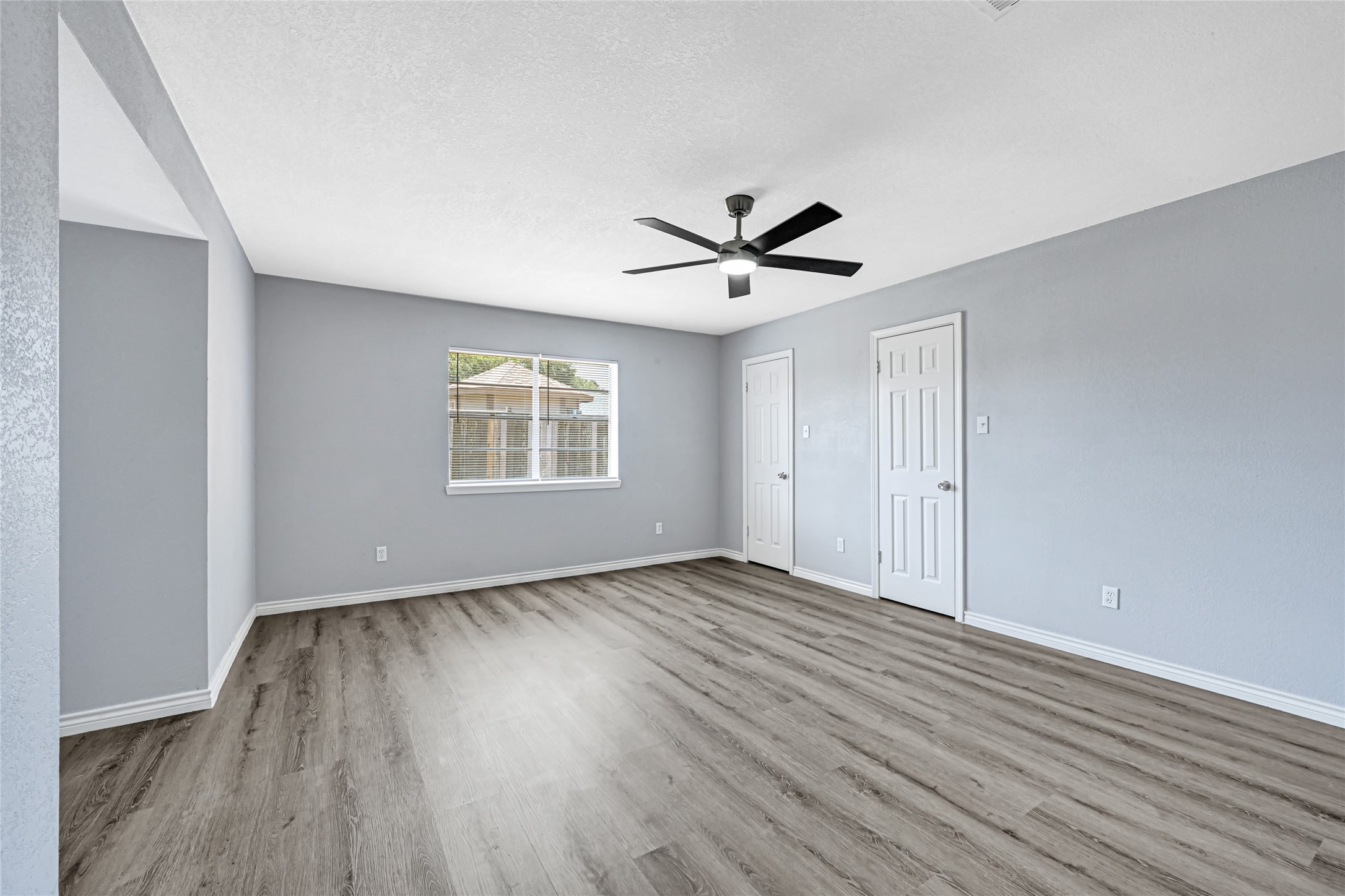 2511 Union Mill Road Houston, TX 77067 - Photo 15 of 20 Primary bedroom with 2 walk in closets