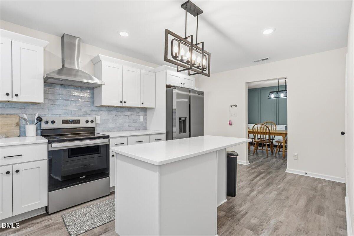 a kitchen that has a lot of cabinets in it