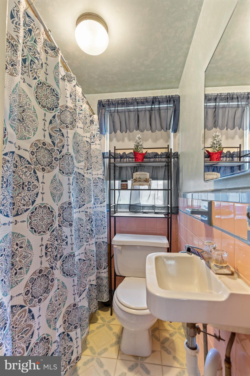 981 Bristol Road Southampton, PA 18966 - Photo 11 of 15 Full Hall Bath