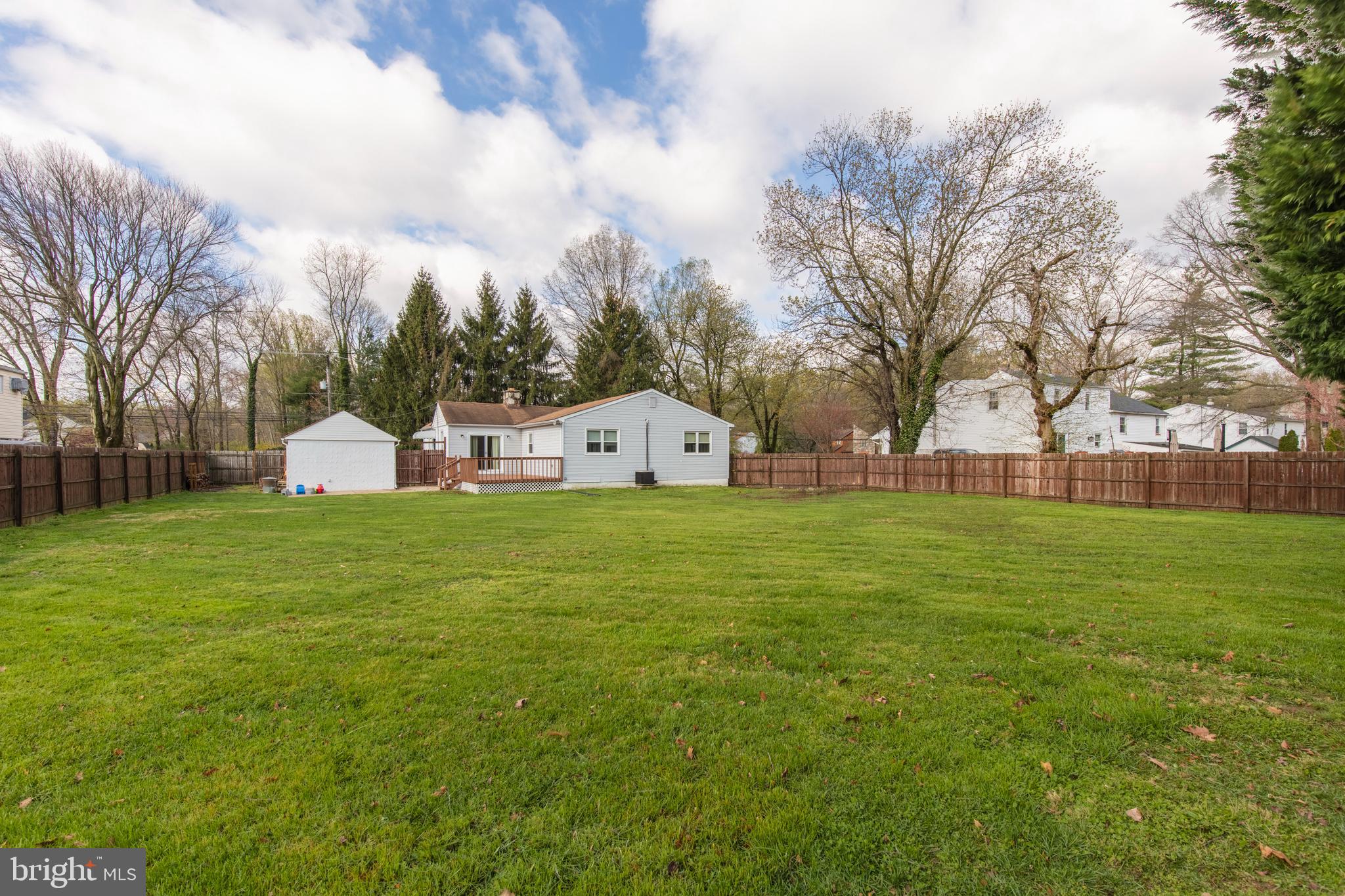 981 Bristol Road Southampton, PA 18966 - Photo 14 of 15 Gorgeous Yard