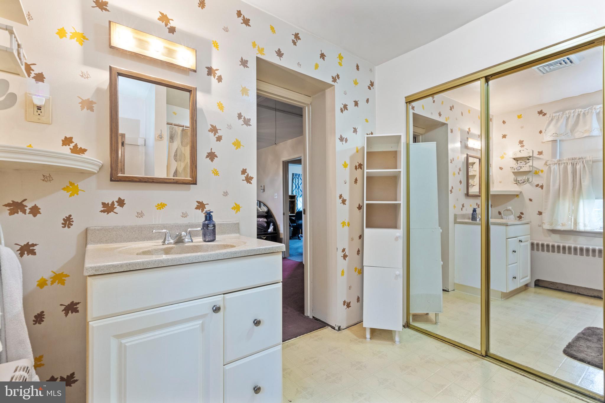 981 Bristol Road Southampton, PA 18966 - Photo 7 of 15 Private Full Master Bath