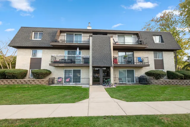$159,900 | 11109 South 84th Avenue, Unit 1B, Palos Hills, IL 60465