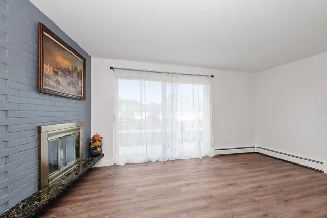 $159,900 | 11109 South 84th Avenue, Unit 1B, Palos Hills, IL 60465