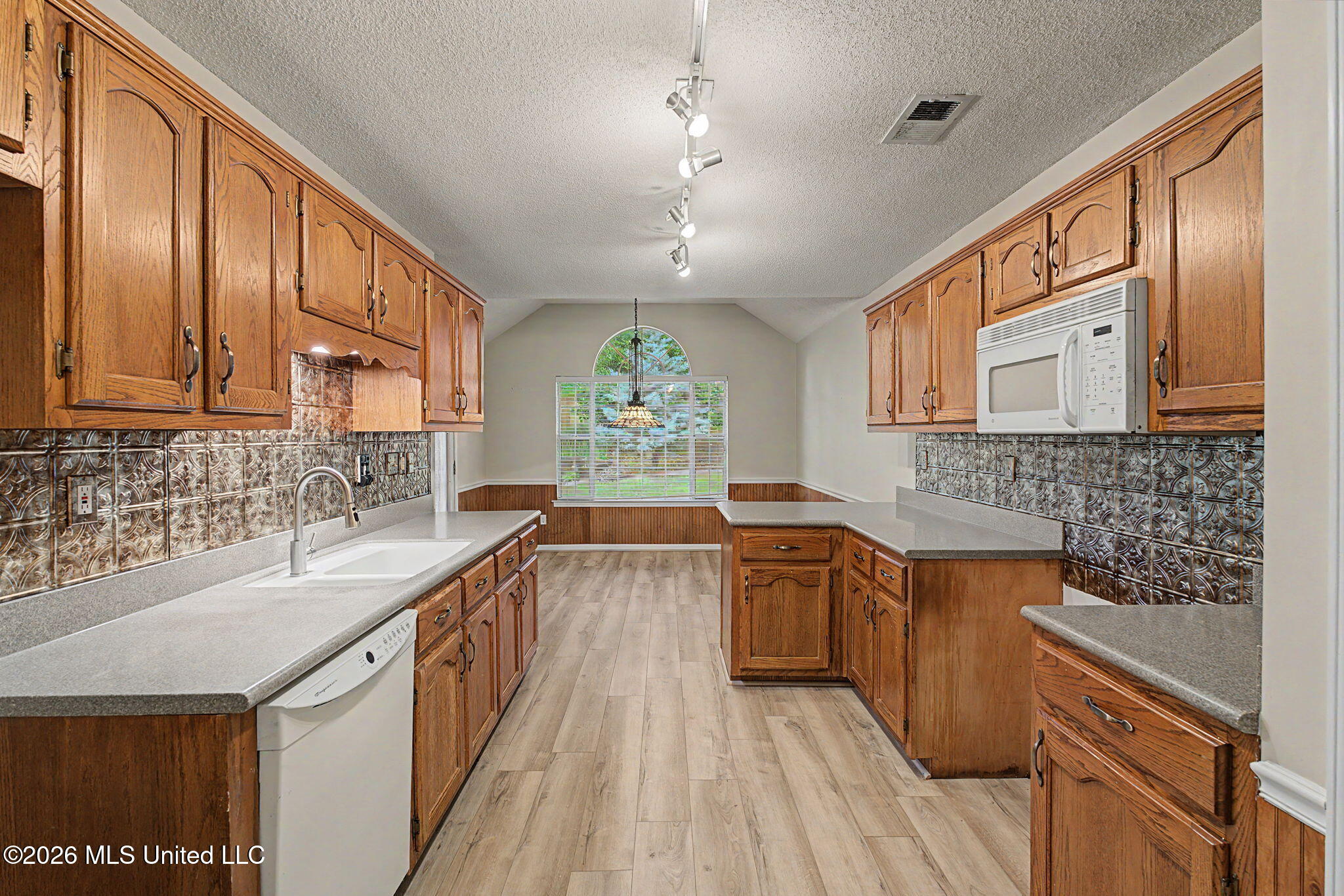 4695 Bell Ridge Cove Olive Branch, MS 38654 - Photo 13 of 37 13-web-or-mls-4695 Bell Ridge Cove-12