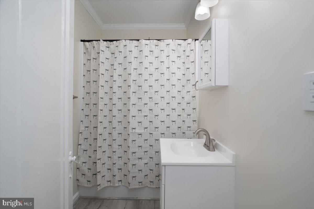 409 Oakley Street Cambridge, MD 21613 - Photo 8 of 12 a bathroom with a sink toilet and shower