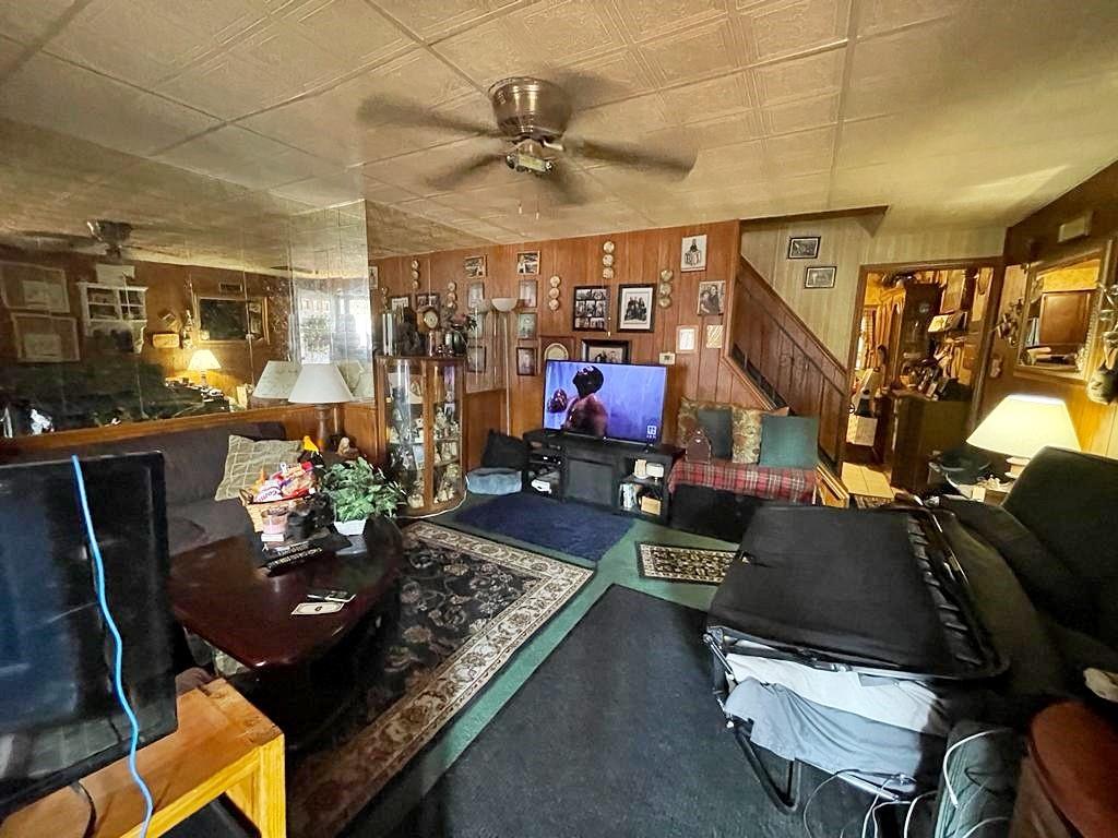 412 Shingiss Street McKees Rocks, PA 15136 - Photo 4 of 14 a living room with furniture and a window