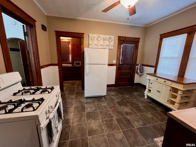 $1,150 | 2608 Leclaire Street, Davenport, IA 52803