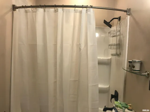 $1,150 | 2608 Leclaire Street, Davenport, IA 52803