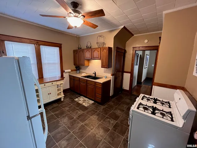 $1,150 | 2608 Leclaire Street, Davenport, IA 52803