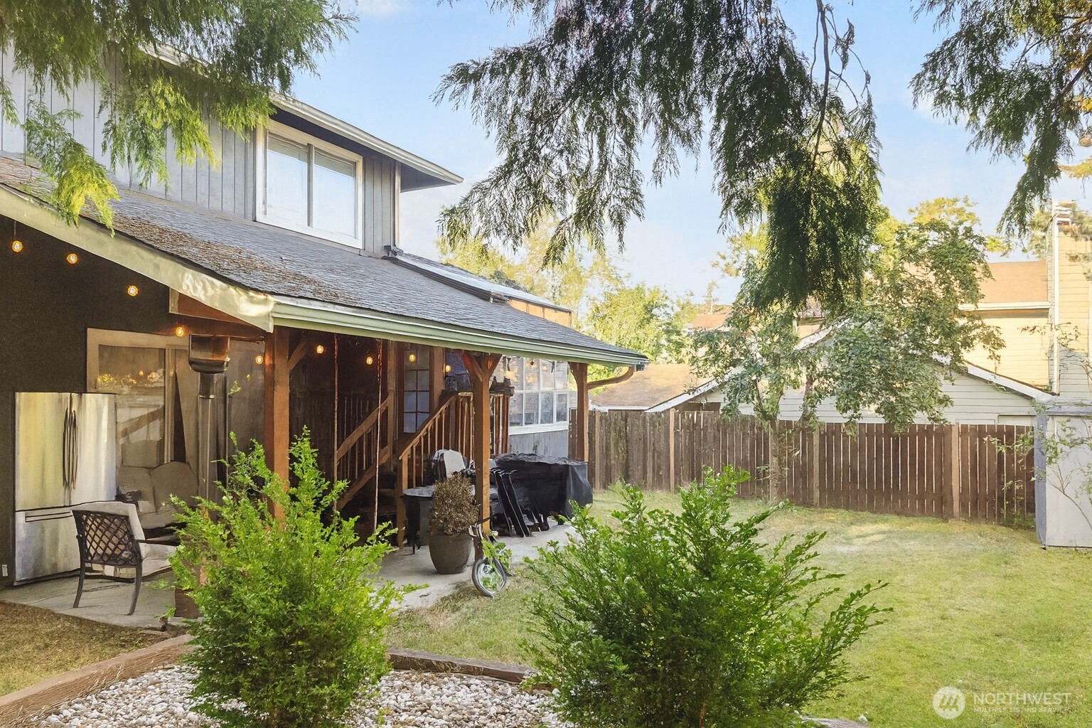 1723 Southwest 324th Street Federal Way, WA 98023 - Photo 18 of 21 a front view of a house with garden