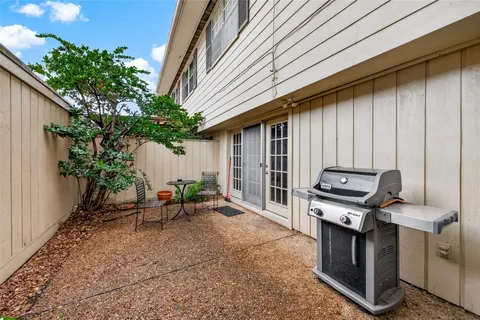 $325,000 | 5826 Doliver Drive, Unit 55, Houston, TX 77057