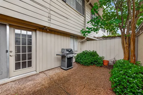 $325,000 | 5826 Doliver Drive, Unit 55, Houston, TX 77057