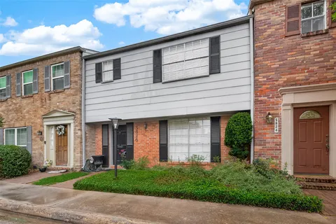$325,000 | 5826 Doliver Drive, Unit 55, Houston, TX 77057