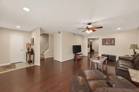 $325,000 | 5826 Doliver Drive, Unit 55, Houston, TX 77057