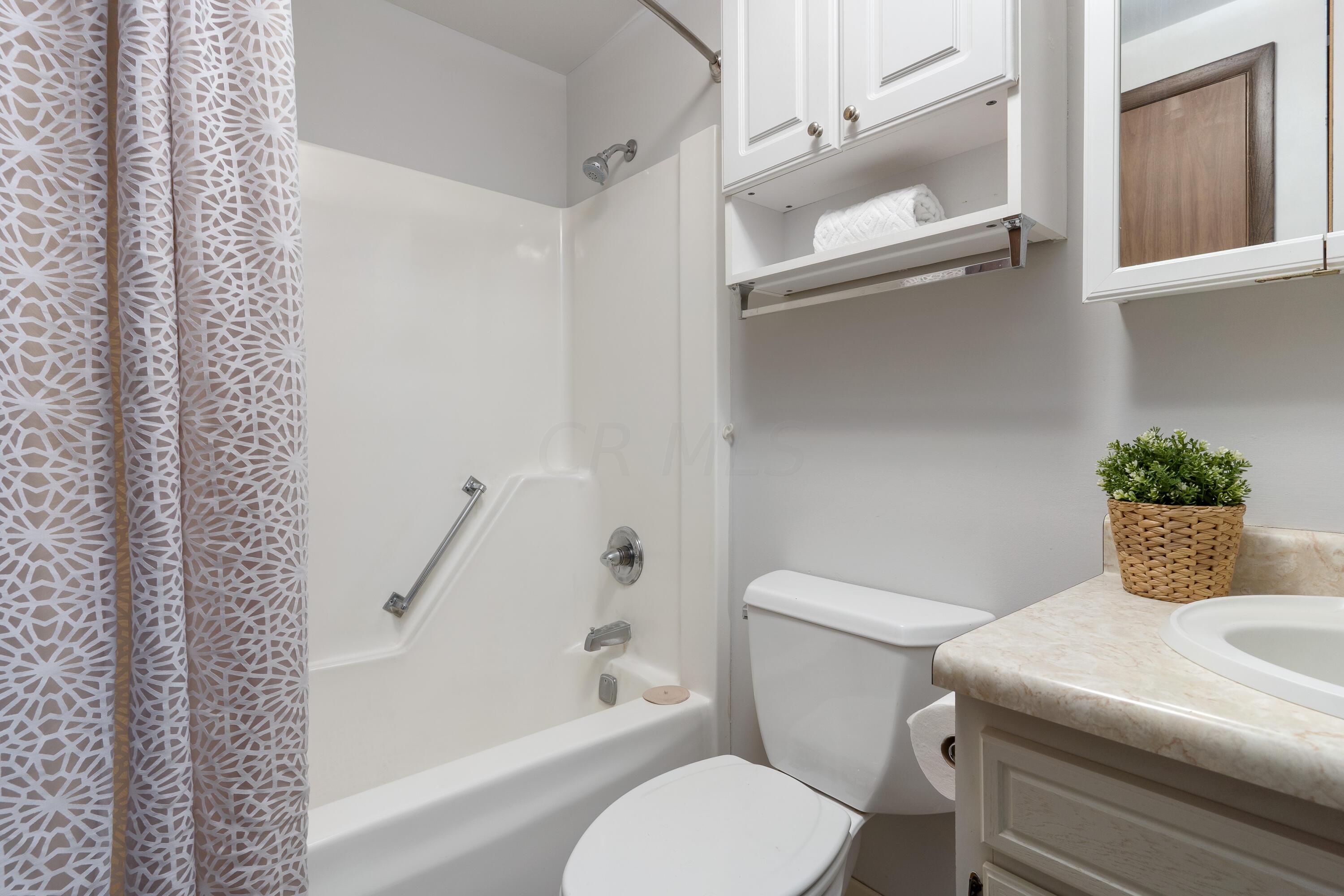 5591 Liberty Road North Powell, OH 43065 - Photo 29 of 41 Full Bathroom
