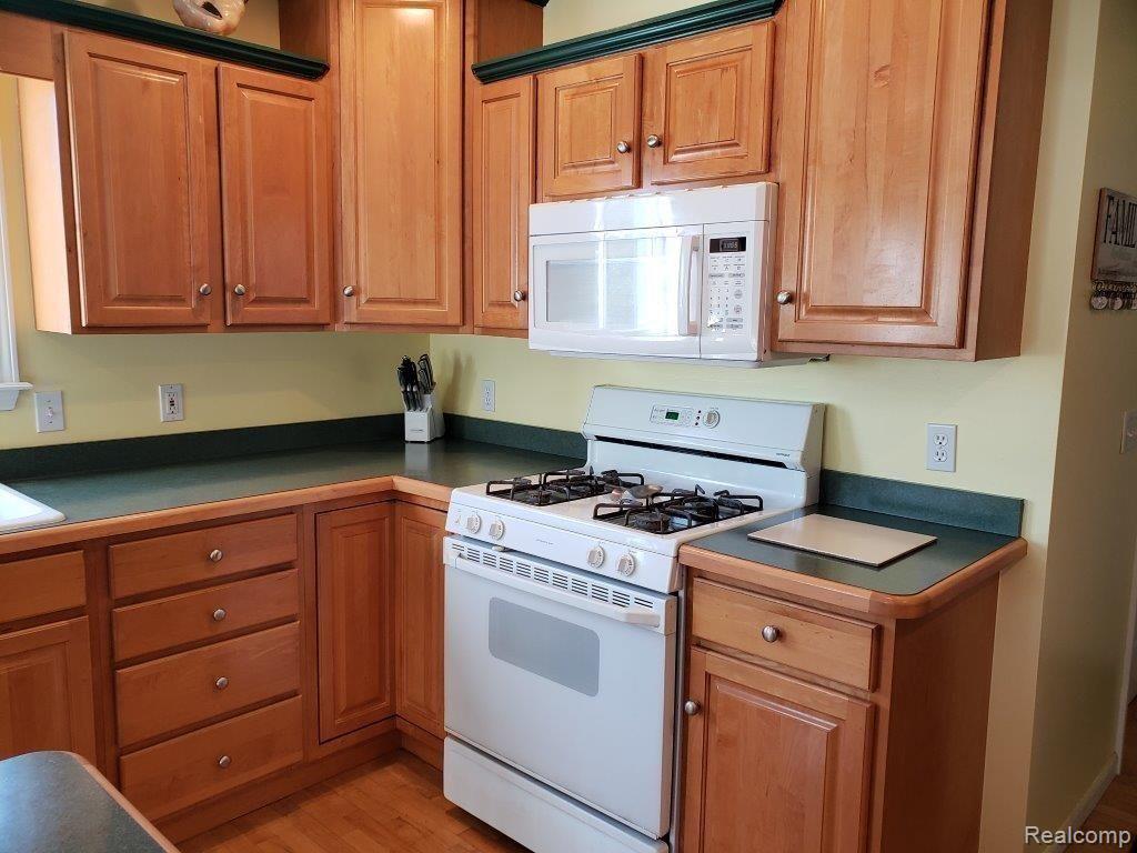5294 West Oregon Road Lapeer, MI 48446 - Photo 36 of 78 Kitchen (5).jpg