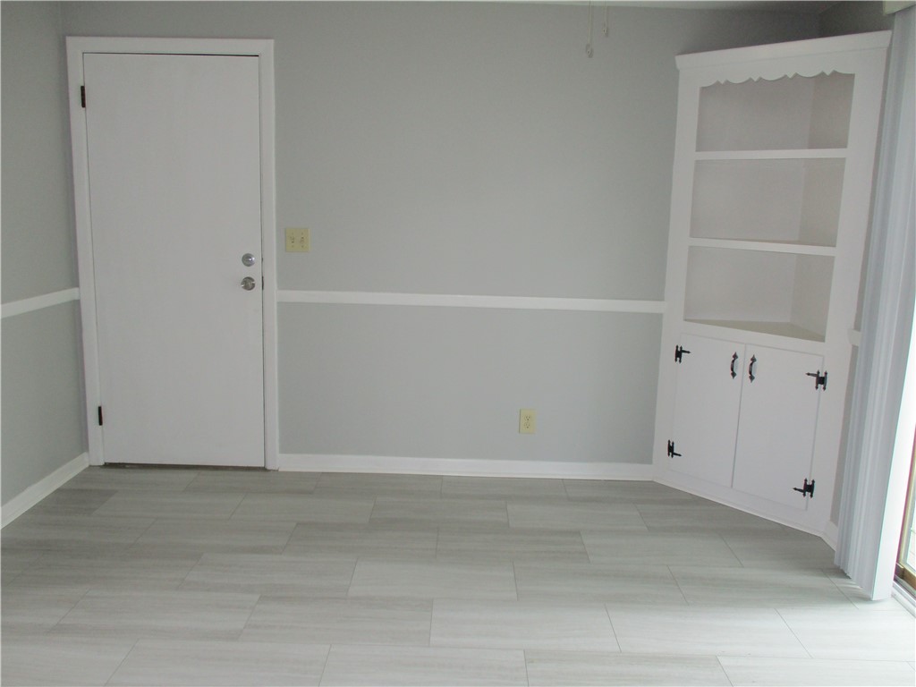 57 Walker Road Warwick, RI 02889 - Photo 6 of 14 Dining Area