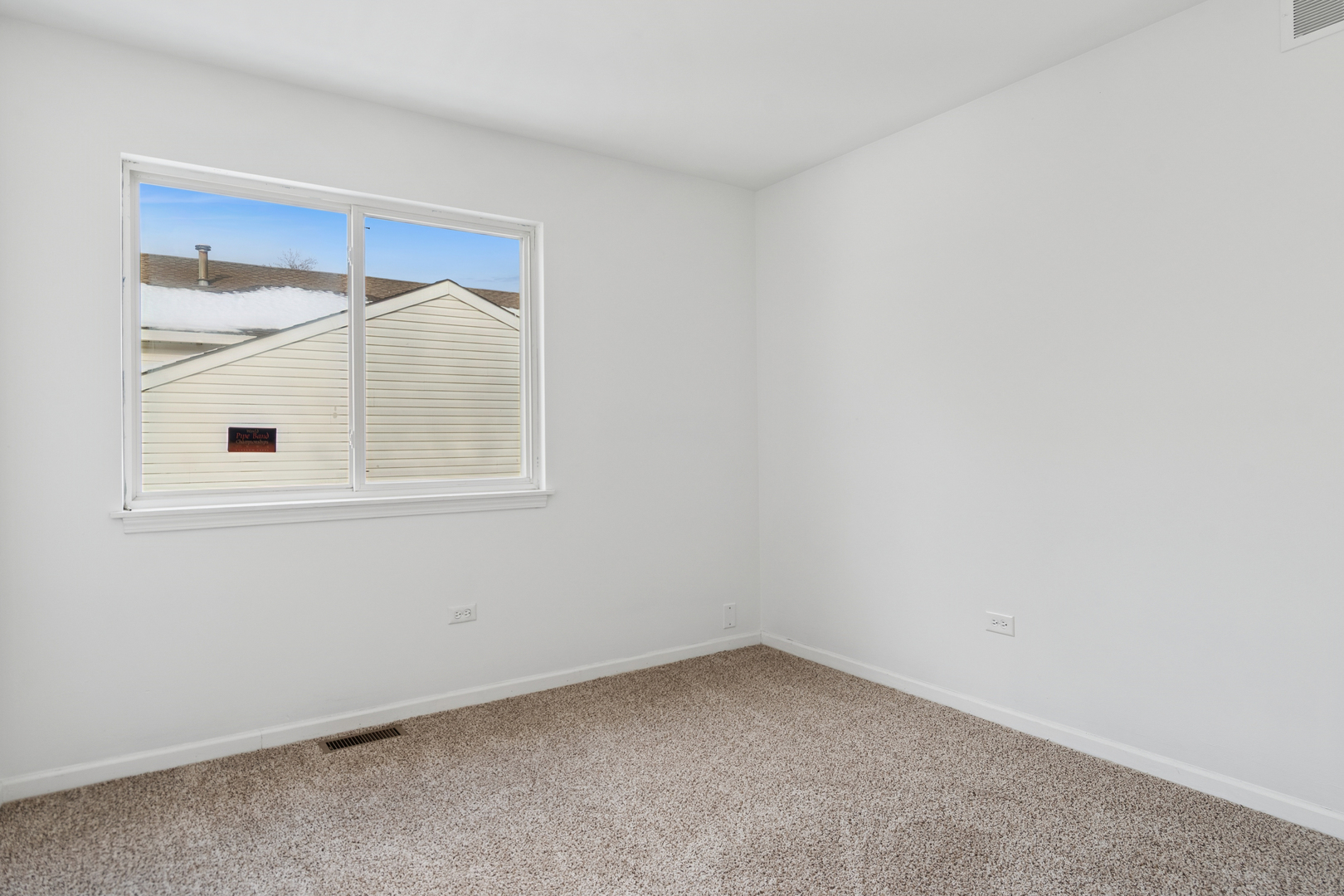 206 Sparrow Lane Bolingbrook, IL 60490 - Photo 13 of 22 an empty room with a window