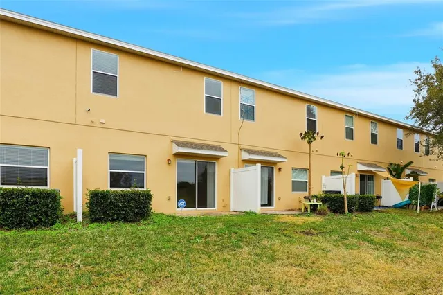 $2,400 | 12049 Great Commission Way, Orlando, FL 32832