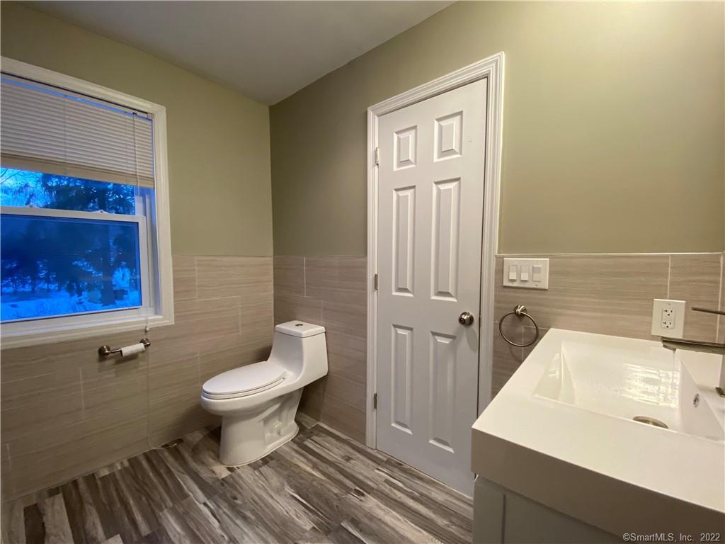 201 West Norwalk Road Norwalk, CT 06850 - Photo 19 of 40 Hall Full Bath (Upper Level)