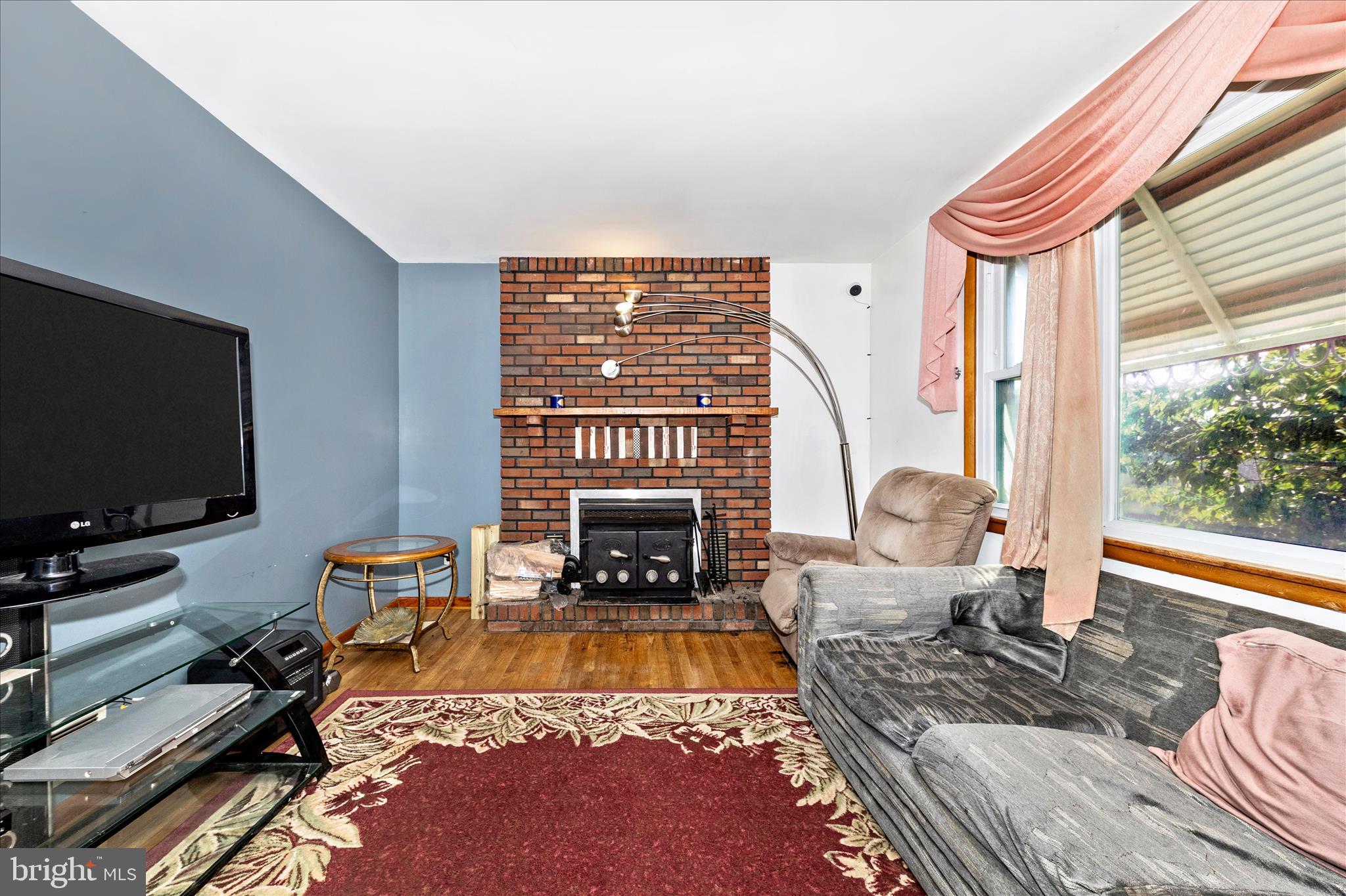 8018 Sagramore Road Baltimore, MD 21237 - Photo 8 of 44 Living Room