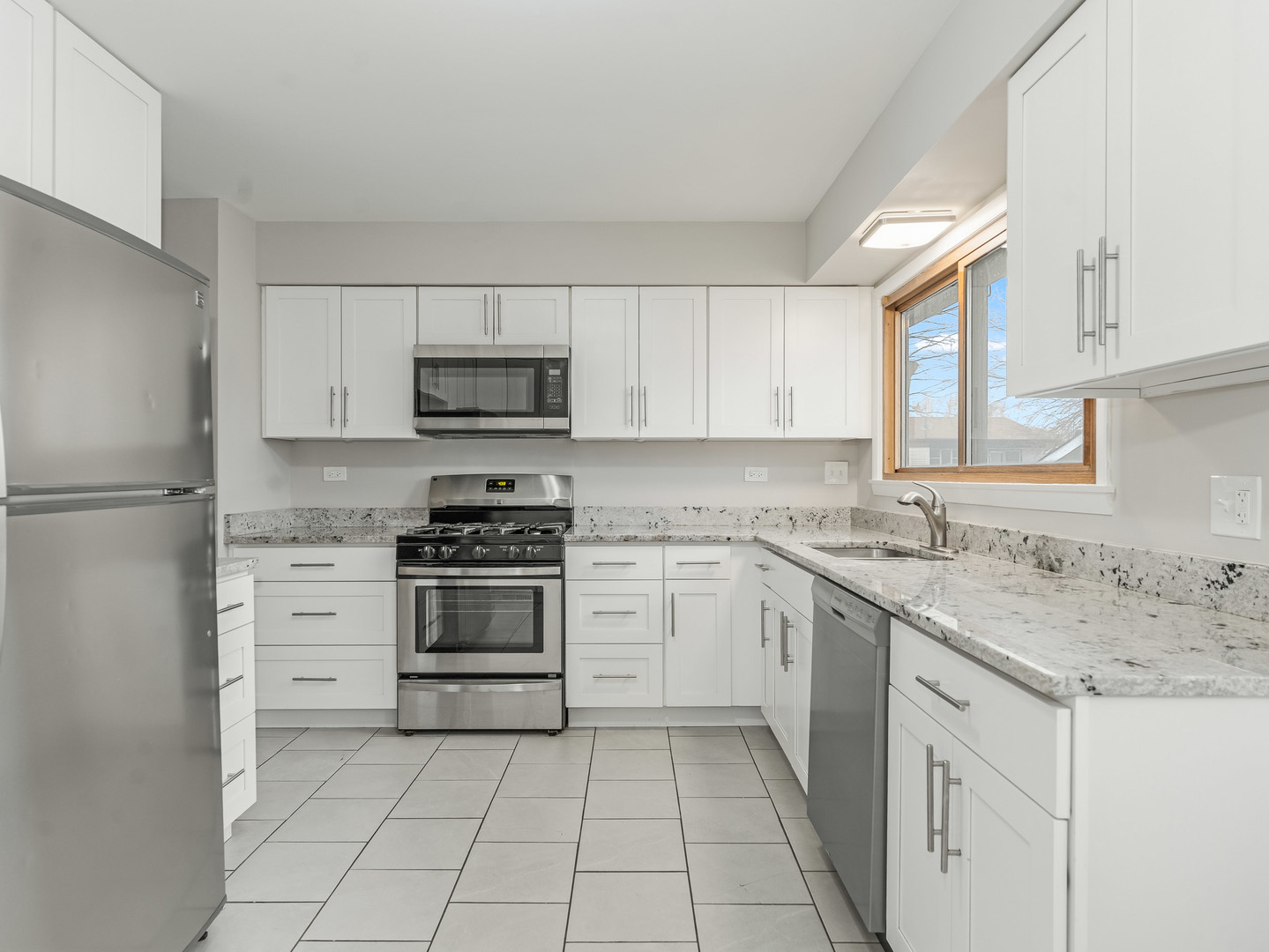 322 Rockhurst Road Bolingbrook, IL 60440 - Photo 8 of 25 Gallery Image 8